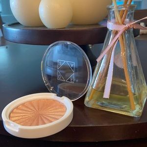 NEW Ofra Soho Highlighter